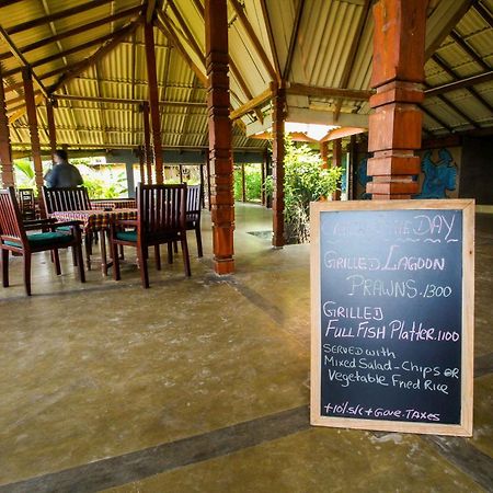 Yoho Rivi Ras Hotel Dehiwala-Mount Lavinia Buitenkant foto