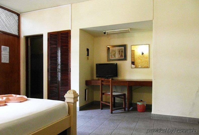 Yoho Rivi Ras Hotel Dehiwala-Mount Lavinia Kamer foto