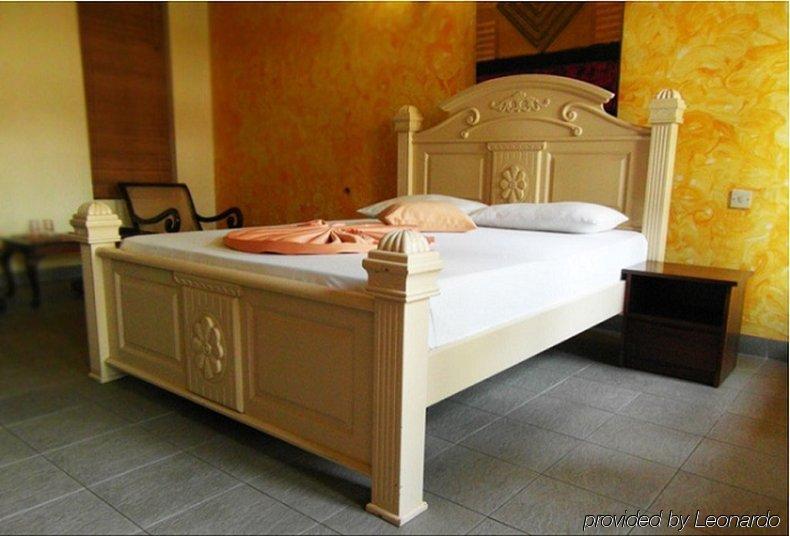 Yoho Rivi Ras Hotel Dehiwala-Mount Lavinia Kamer foto