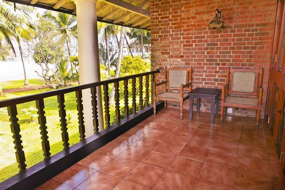 Yoho Rivi Ras Hotel Dehiwala-Mount Lavinia Buitenkant foto