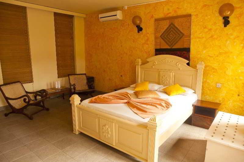Yoho Rivi Ras Hotel Dehiwala-Mount Lavinia Buitenkant foto