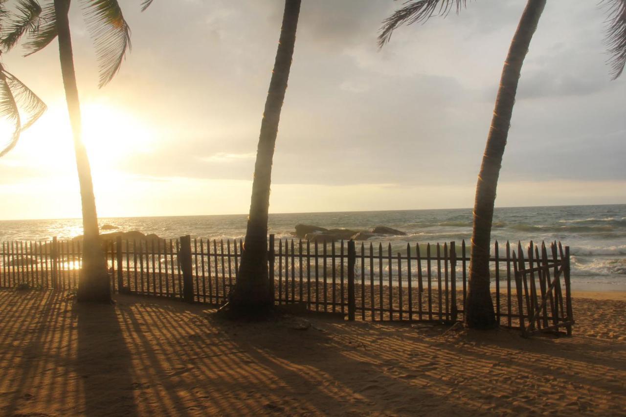 Yoho Rivi Ras Hotel Dehiwala-Mount Lavinia Buitenkant foto
